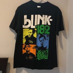 Blink 182 Concert tshirt M and 2  DVDs